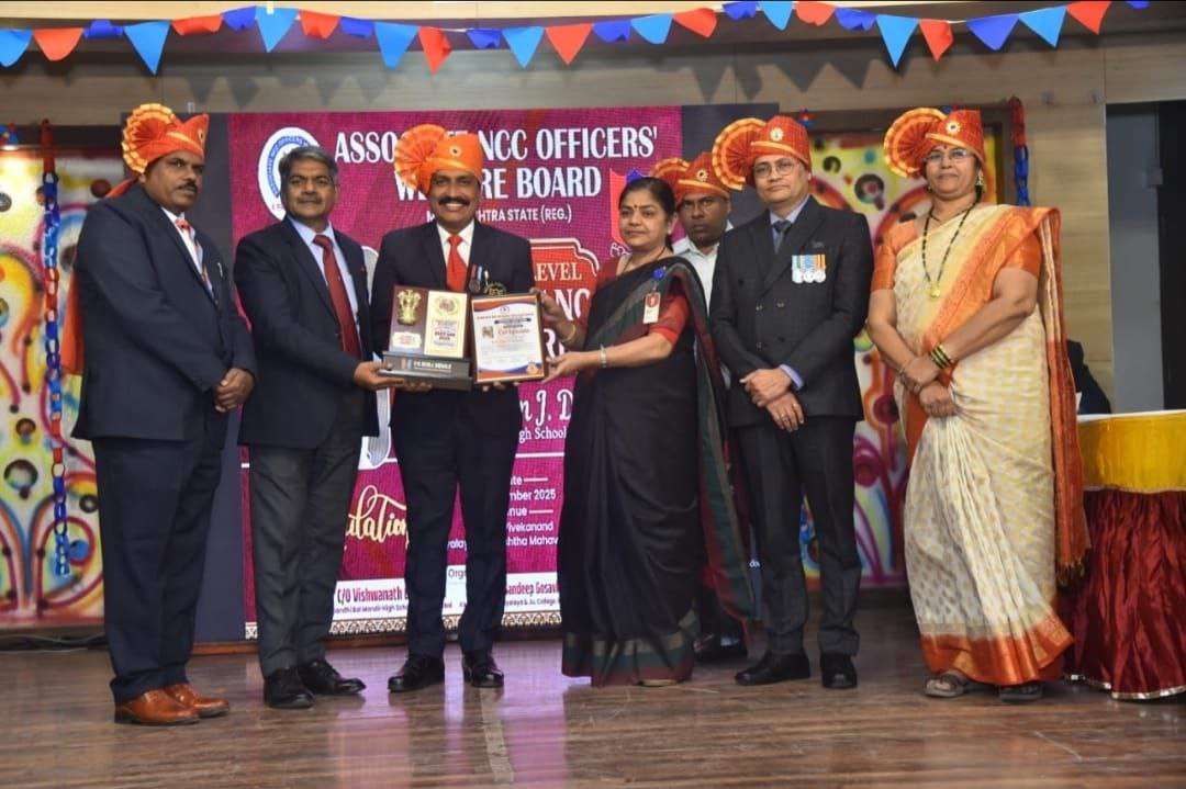 ऑफिसर नितीन डोखळे यांना राज्यस्तरीय उत्कृष्ट एन .सी .सी अधिकारी म्हणून सन्मानित