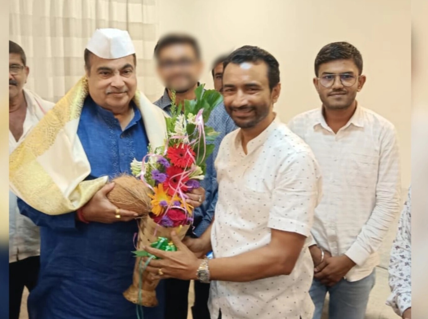 नितीनजी गडकरी यांना टिळक राष्ट्रीय पुरस्कार बद्दल तेजस भंडारी कडून अभिनंदन